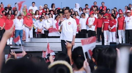 Harmoni Indonesia 2018, Jokowi bernyanyi lagu kebangsaan bersama