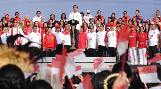 Harmoni Indonesia 2018, Jokowi bernyanyi lagu kebangsaan bersama