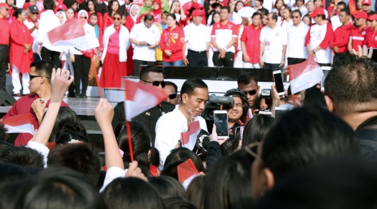 Harmoni Indonesia 2018, Jokowi bernyanyi lagu kebangsaan bersama