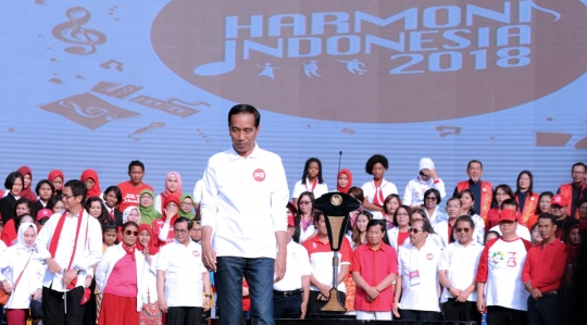 Harmoni Indonesia 2018, Jokowi bernyanyi lagu kebangsaan bersama