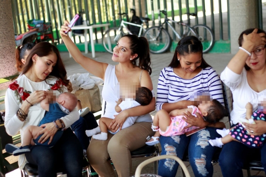 Pekan ASI Sedunia, kaum ibu di Meksiko susui anak secara massal