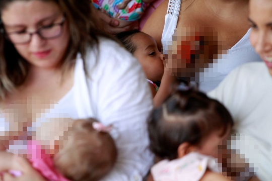 Pekan ASI Sedunia, kaum ibu di Meksiko susui anak secara massal