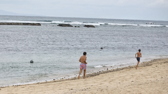 Pasca gempa Lombok, Pantai Nusa Dua Bali masih ramai wisatawan asing