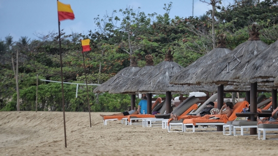 Pasca gempa Lombok, Pantai Nusa Dua Bali masih ramai wisatawan asing