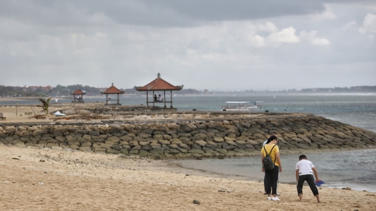 Pasca gempa Lombok, Pantai Nusa Dua Bali masih ramai wisatawan asing