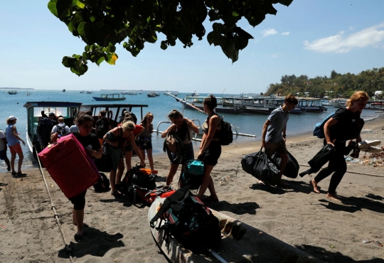 Gelombang turis asing saat tinggalkan Lombok