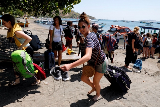 Gelombang turis asing saat tinggalkan Lombok