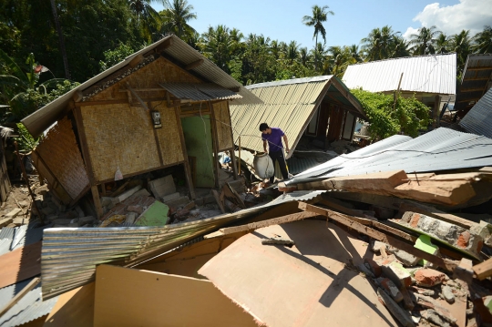 Porak-poranda bangunan di Lombok usai dihantam gempa 7 SR