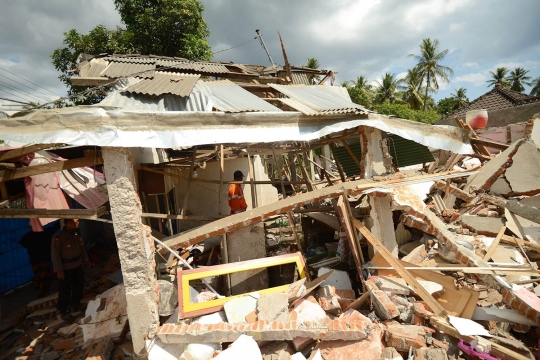 Porak-poranda bangunan di Lombok usai dihantam gempa 7 SR