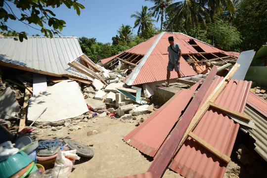 Porak-poranda bangunan di Lombok usai dihantam gempa 7 SR
