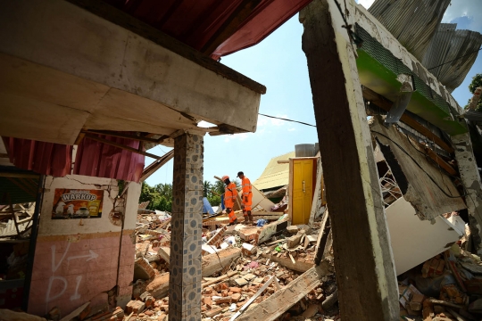 Porak-poranda bangunan di Lombok usai dihantam gempa 7 SR