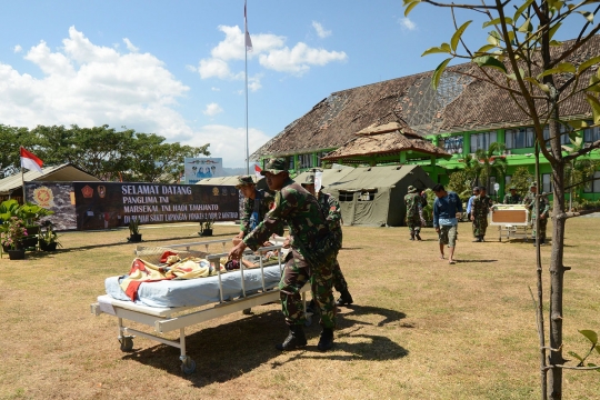 Menengok kesibukan prajurit TNI tangani korban luka gempa Lombok