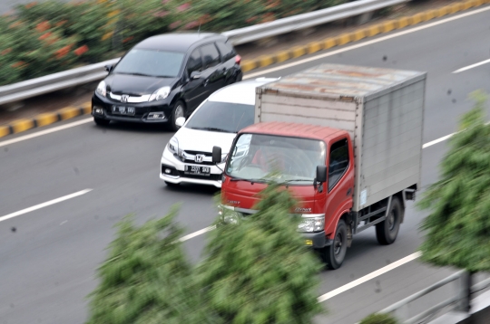 Mulai 18 Agustus, truk dibatasi lewat tol