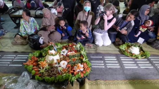 Meriahnya Dhahar Kembul Tumpeng Pancasila di Malioboro