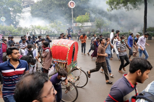 Kemarahan pelajar Bangladesh saat protes buruknya sistem lalu lintas di negaranya