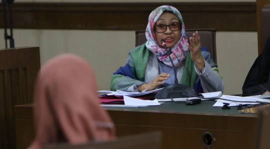 Ekspresi mantan Kepala BPKAD Kota Kendari saat jalani sidang lanjutan