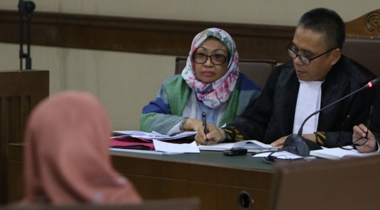 Ekspresi mantan Kepala BPKAD Kota Kendari saat jalani sidang lanjutan