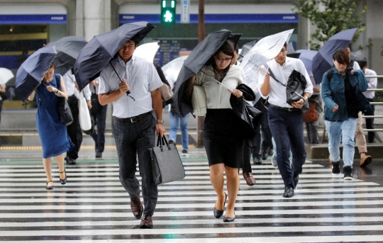 Usai gelombang panas, badai angin kencang terjang Jepang