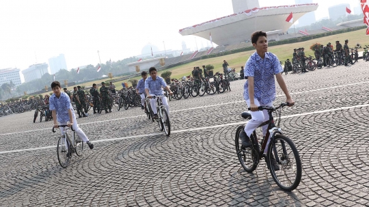 Sambut Asian Games, ratusan sepeda padati Monas