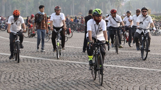 Sambut Asian Games, ratusan sepeda padati Monas