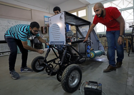 Mahasiswa Mesir ciptakan mobil berbahan bakar udara