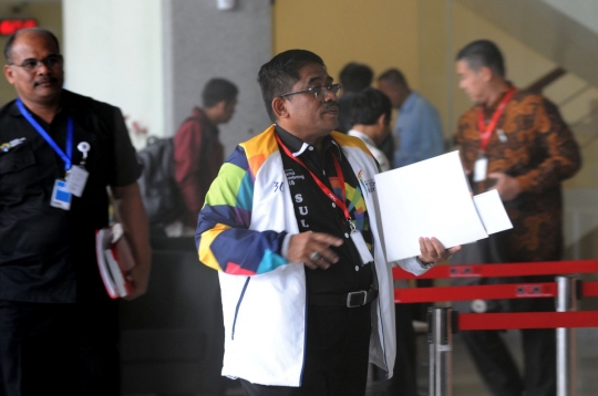 Pakai jaket Asian Games, Soni Sumarsono jalani pemeriksaan di KPK