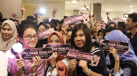 Antrean penggemar BLACKPINK membeludak di Kota Kasablanka.