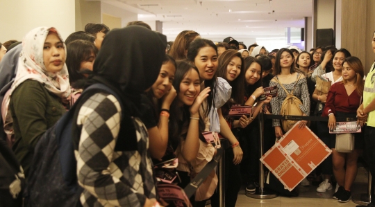 Antrean penggemar BLACKPINK membeludak di Kota Kasablanka.