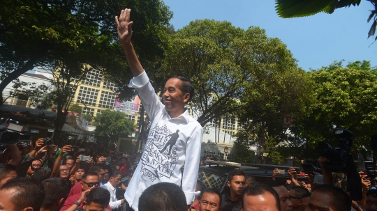 Semringah Jokowi usai daftar capres-cawapres bersama Ma'ruf Amin