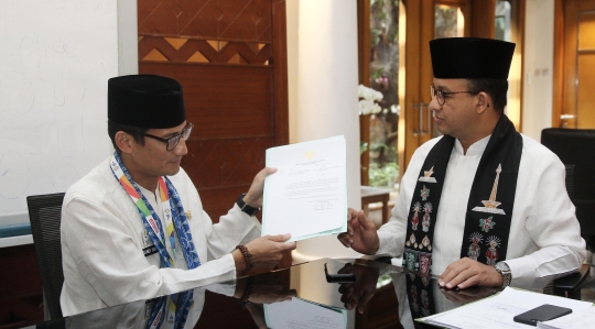 Sandiaga Uno serahkan surat pengunduran diri di Balai Kota