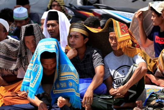 Menengok korban gempa Lombok salat Jumat di tempat seadanya