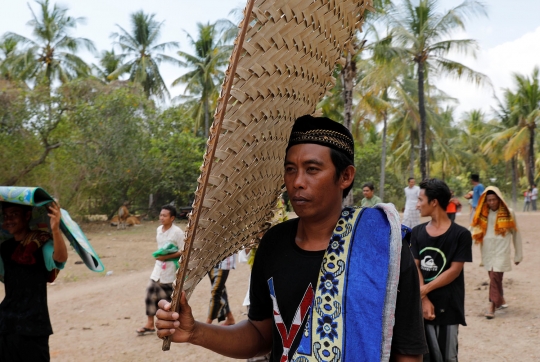 Menengok korban gempa Lombok salat Jumat di tempat seadanya