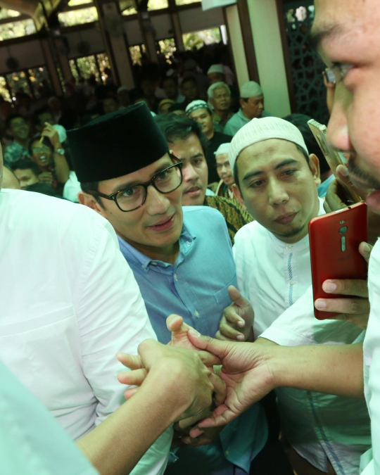 Sebelum ke KPU, Prabowo-Sandiaga tunaikan salat Jumat bersama