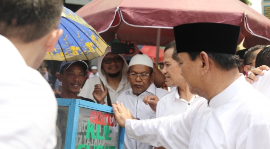 Sebelum ke KPU, Prabowo-Sandiaga tunaikan salat Jumat bersama