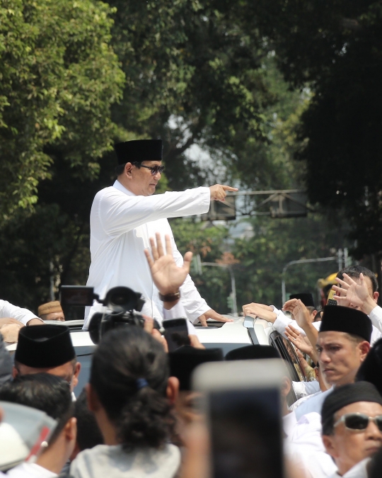 Sebelum ke KPU, Prabowo-Sandiaga tunaikan salat Jumat bersama