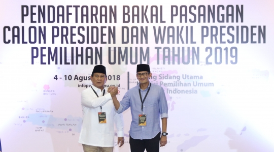 Salam komando Prabowo-Sandiaga saat daftar capres-cawapres