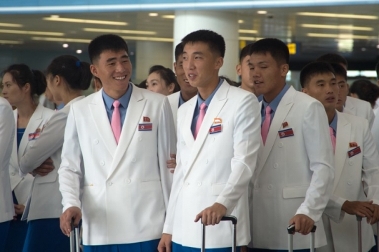 Momen keberangkatan para atlet Korea Utara menuju Asian Games