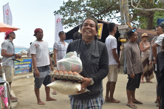 Korban gempa lombok terima bantuan makanan