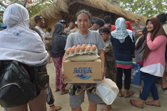 Korban gempa lombok terima bantuan makanan