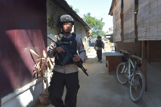 Polisi di Pulau Gili Air Lombok lakukan patroli dengan sepeda