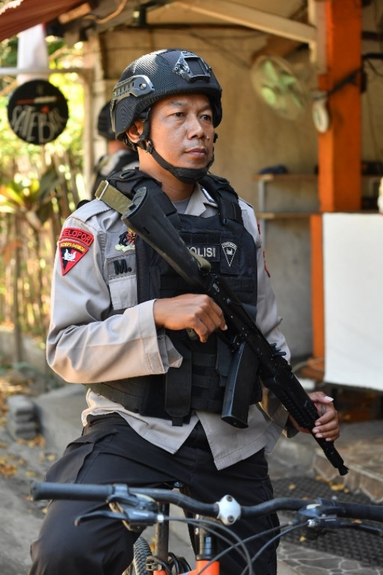 Polisi di Pulau Gili Air Lombok lakukan patroli dengan sepeda