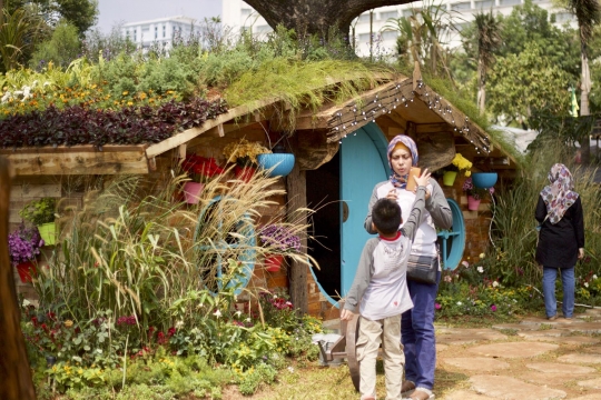 Jalan-jalan melihat pameran flora dan fauna