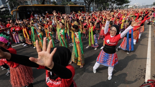 Aksi ribuan penari sambut HUT Kemerdekaan RI dan Asian Games