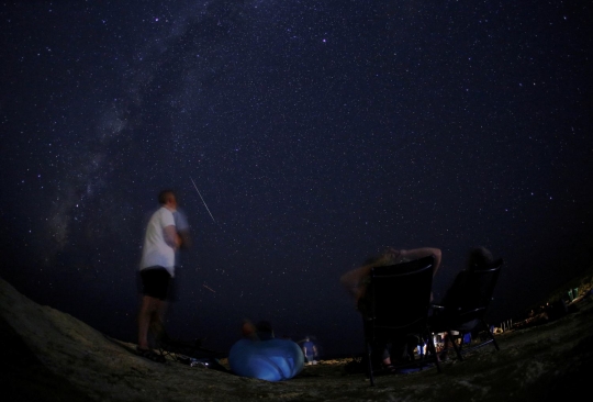 Keindahan hujan meteor hiasi langit tiga negara