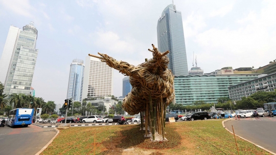 Instalasi bambu percantik kawasan Bundaran HI