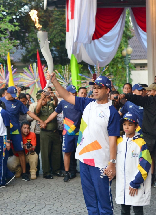 Anies Baswedan terima Obor Asian Games 2018 di Balai Kota