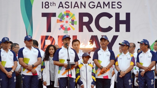 Anies Baswedan terima Obor Asian Games 2018 di Balai Kota