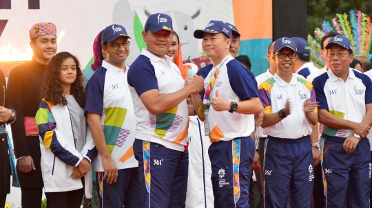 Anies Baswedan terima Obor Asian Games 2018 di Balai Kota