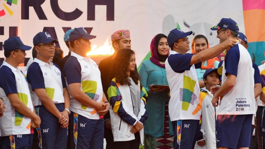 Anies Baswedan terima Obor Asian Games 2018 di Balai Kota