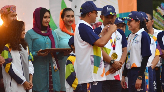 Anies Baswedan terima Obor Asian Games 2018 di Balai Kota